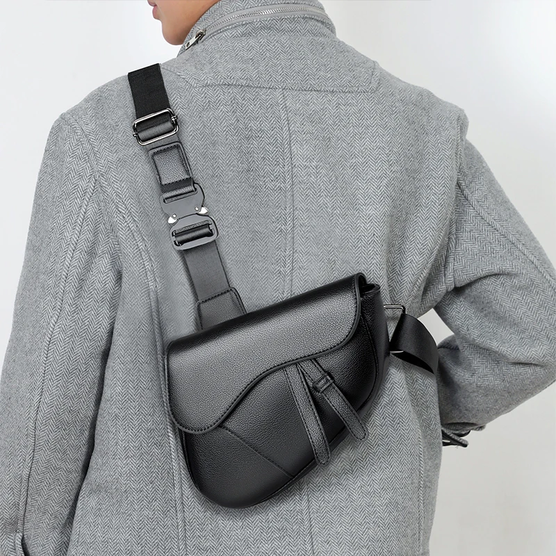 sac à bandoulière pour hommes, sac de selle en cuir de haute qualité, fermeture éclair premium, sac de poitrine simple de couleur unie, sacoche pour hommes d'affaires