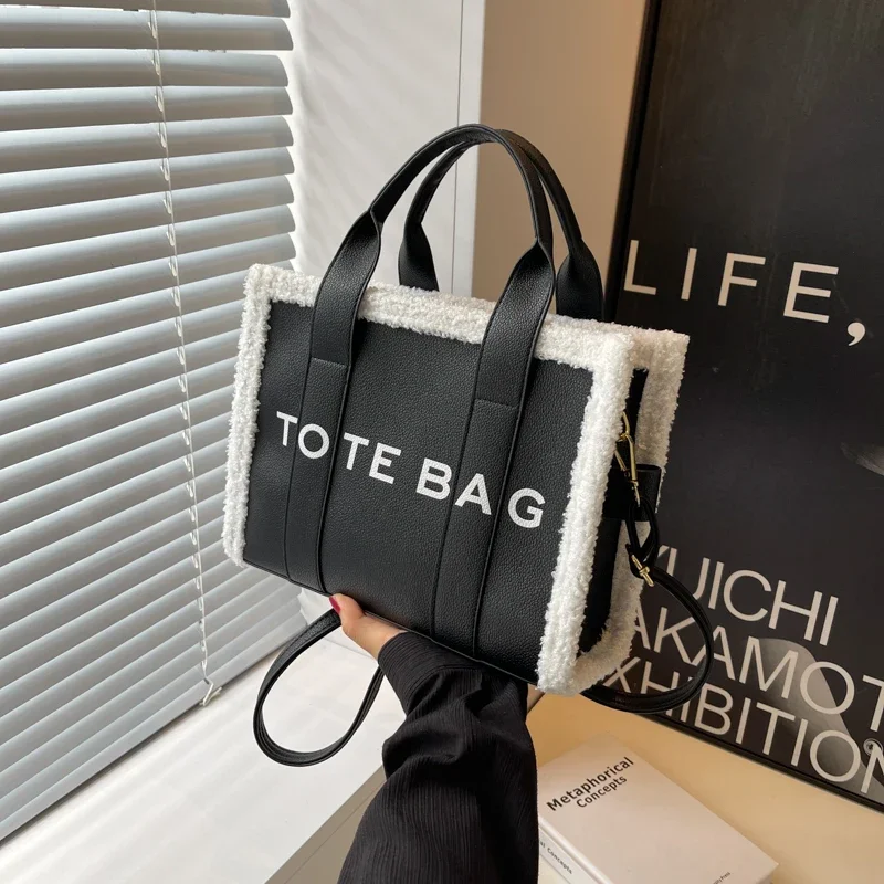 Sac à bandoulière matelassé de couleur unie pour femmes, sac à main tendance, Style décontracté, bord en peluche, détail, fermeture éclair, sorties idéales