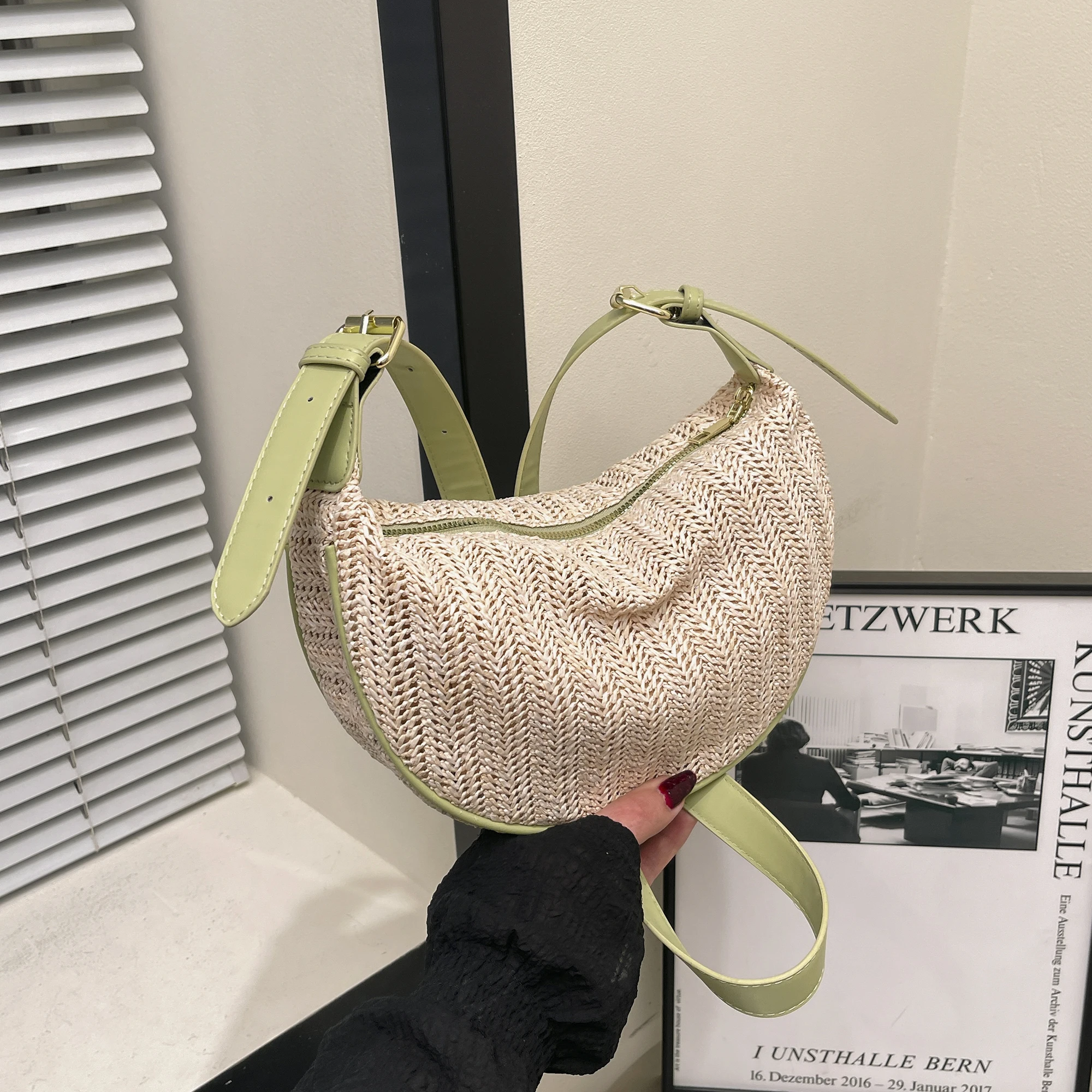 Nouveau sac à main en paille à la mode pour femmes ; Sac à bandoulière frais et élégant pour le travail et le shopping, polyvalent pour les femmes