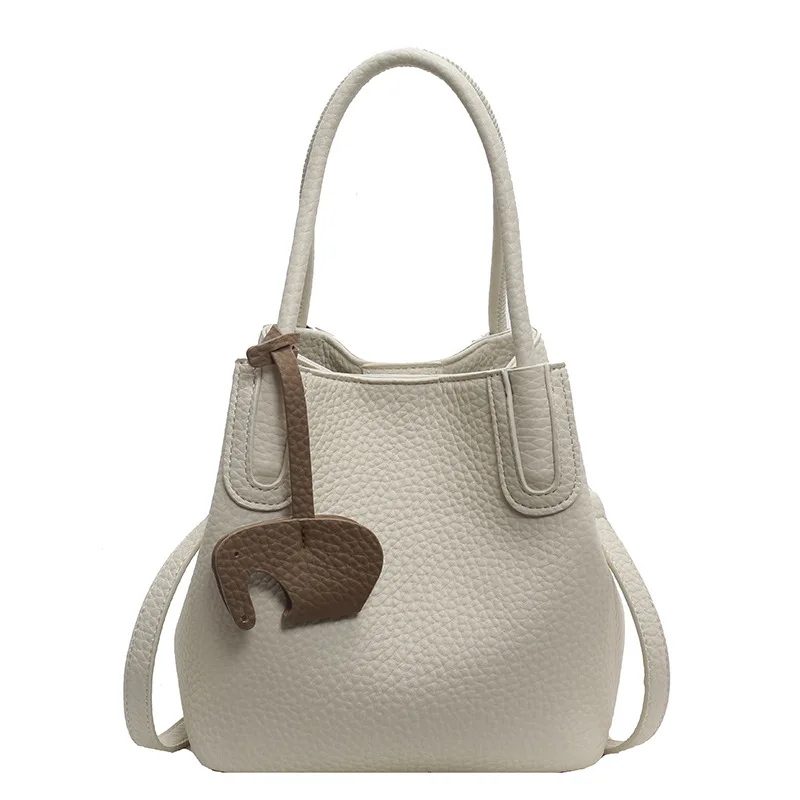 Le petit sac élégant est un sac à bandoulière polyvalent pour les femmes et un sac seau à main super populaire
