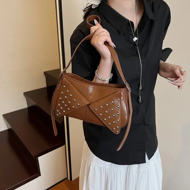 sac à bandoulière de luxe pour femmes, fabriqué en cuir fin, avec un look quotidien populaire, classique, élégant et vintage 