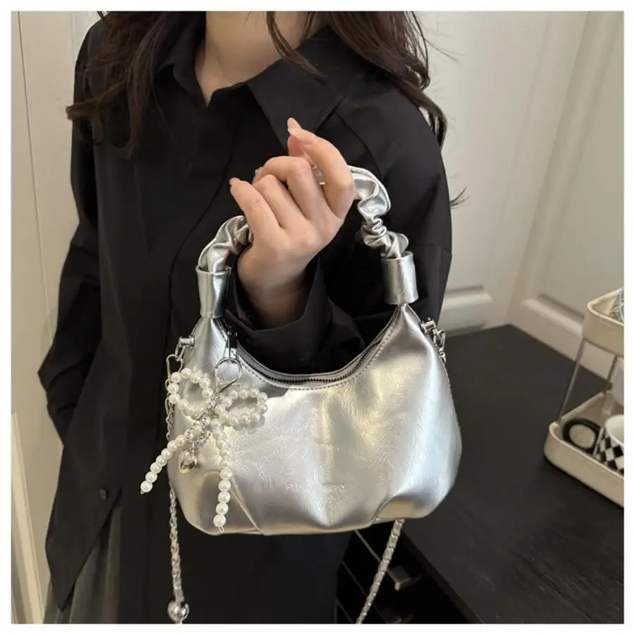 sac à main plissé à la mode pour femmes, pendentif nœud papillon, sac à bandoulière à la mode, sac à bandoulière simple et élégant, tendance en chaîne