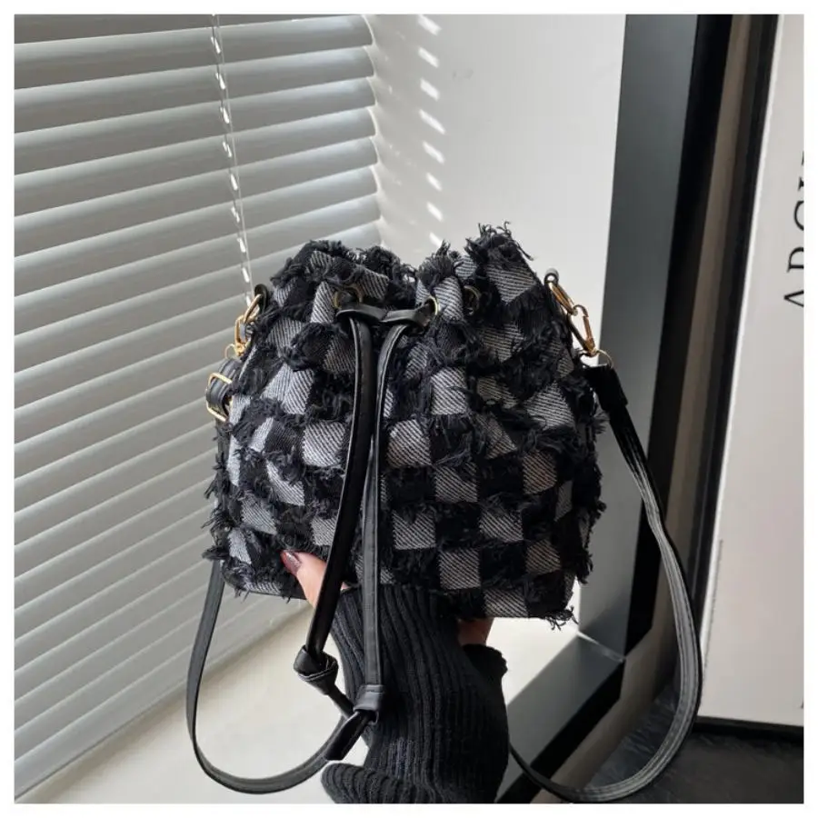 nouveau sac seau pour femmes, sac à bandoulière à carreaux, sac à main en denim durable, design à cordon de serrage de grande capacité,