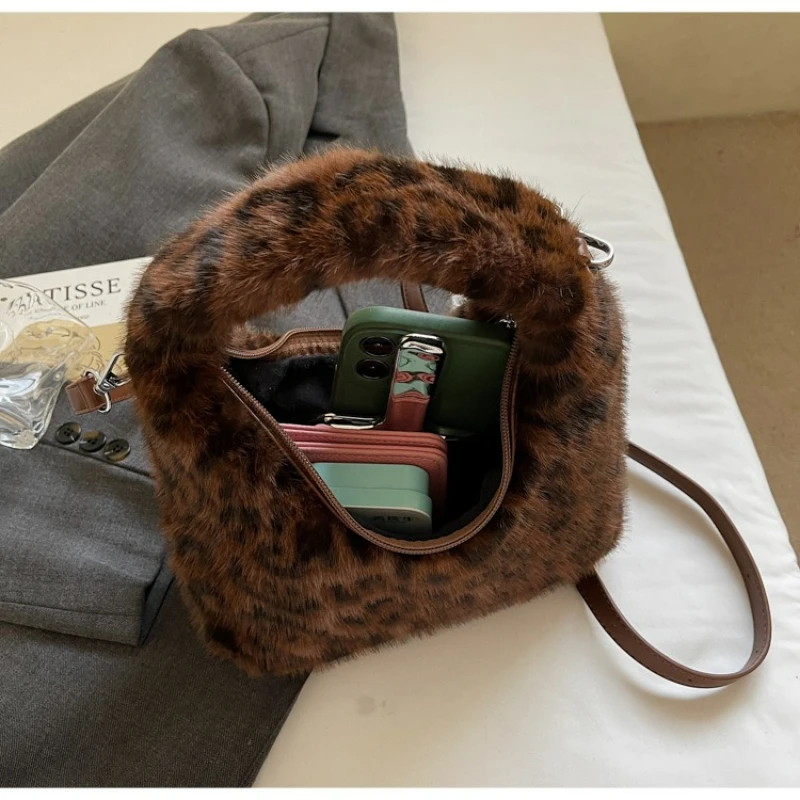 nouveau sac hobo de luxe de créateur femmes mode fausse fourrure imprimé léopard sac à bandoulière mignon en peluche sac à bandoulière décontracté