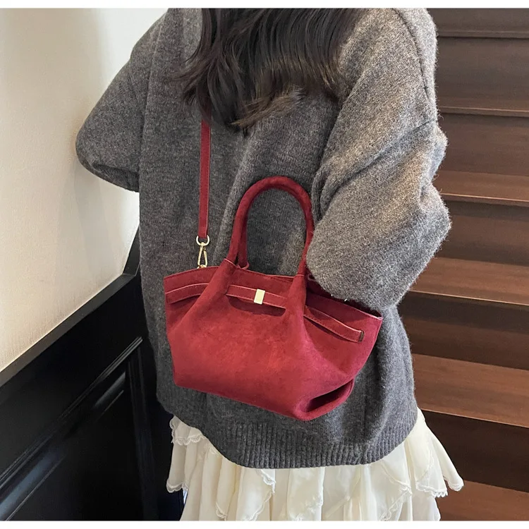 sacs à main fourre tout en cuir suédé mat pour femmes, sac à bandoulière rétro de grande capacité, design de ceinture d'automne et d'hiver