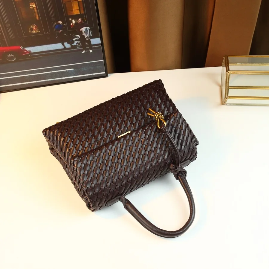 conception de niche de luxe, sac pour femme tissé à la main, sac de transport simple et atmosphérique, sac à main décontracté et polyvalent de grande capacité