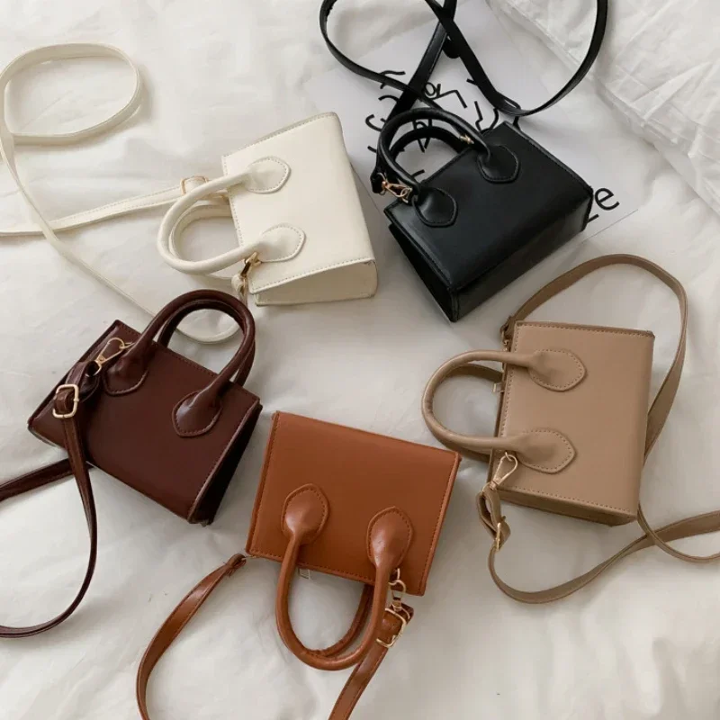 Petit sac carré nouveau populaire rétro Mini sac à main littéraire foules épaule messager femme sac tout-Match poignée supérieure sac à main femmes