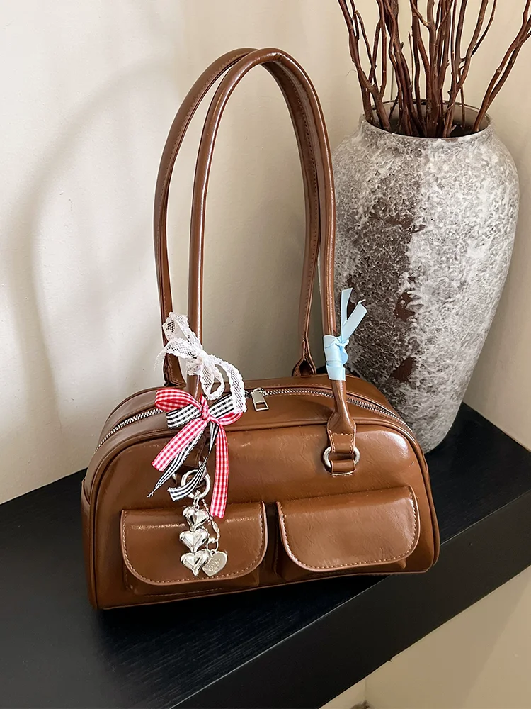 sac boston pour femmes, sacs de bowling avec poches avant, sacs à aisselles de luxe, sac à bandoulière polyvalent pour les déplacements printemps et été, nouvelle collection 2025