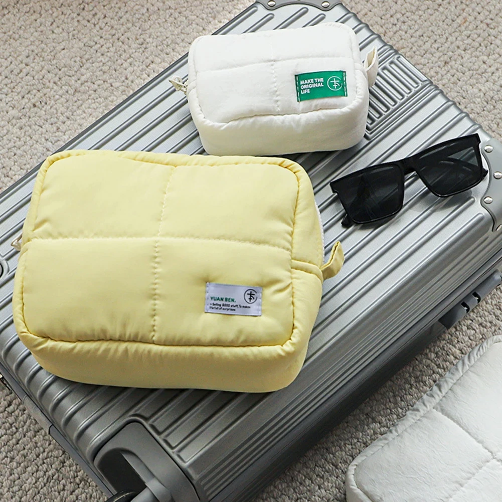 sac de maquillage matelassé pour femmes, sac de rangement de maquillage, sac de support de cosmétiques esthétique, pochette de cosmétiques bouffante étanche, sac de voyage en plein air