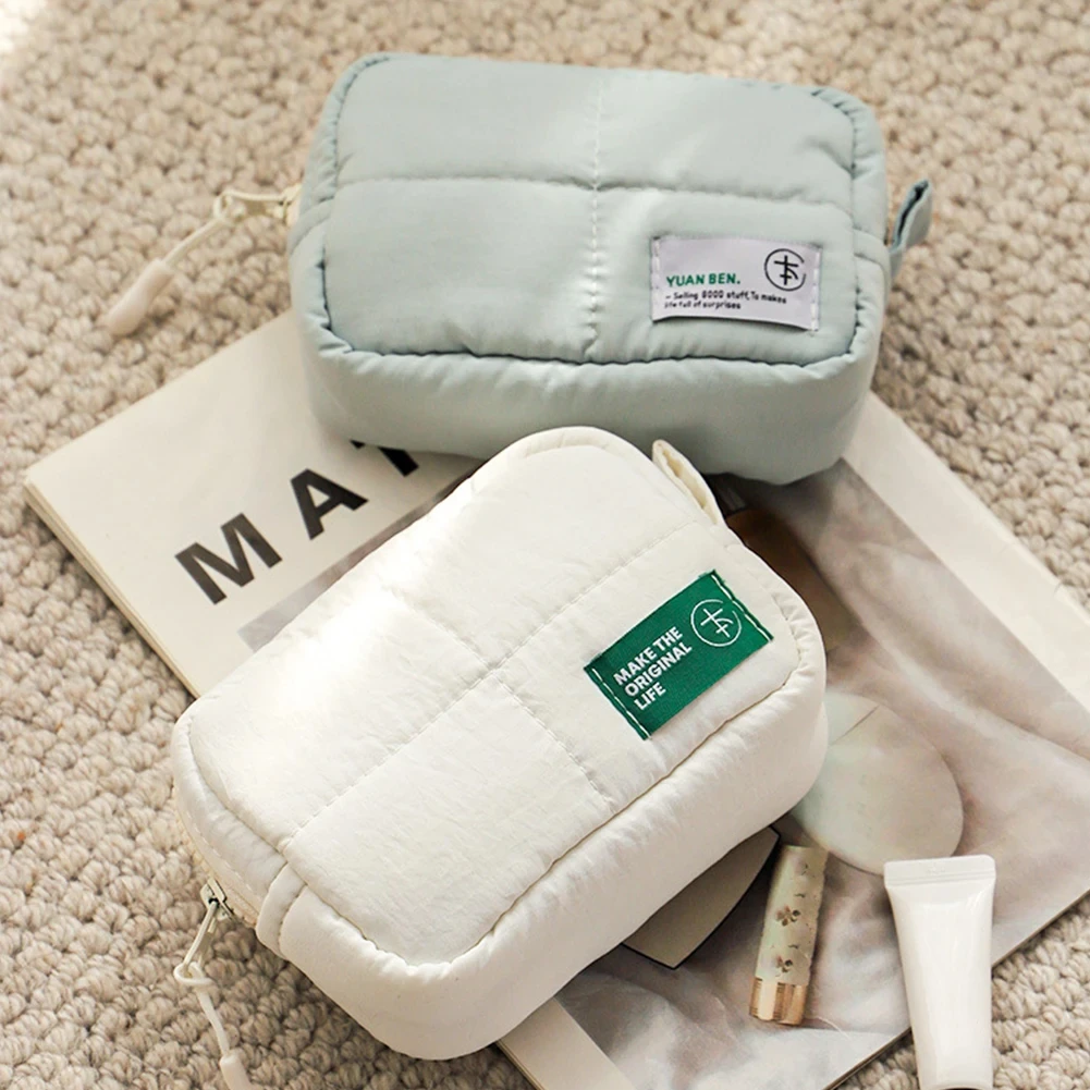 sac de maquillage matelassé pour femmes, sac de rangement de maquillage, sac de support de cosmétiques esthétique, pochette de cosmétiques bouffante étanche, sac de voyage en plein air