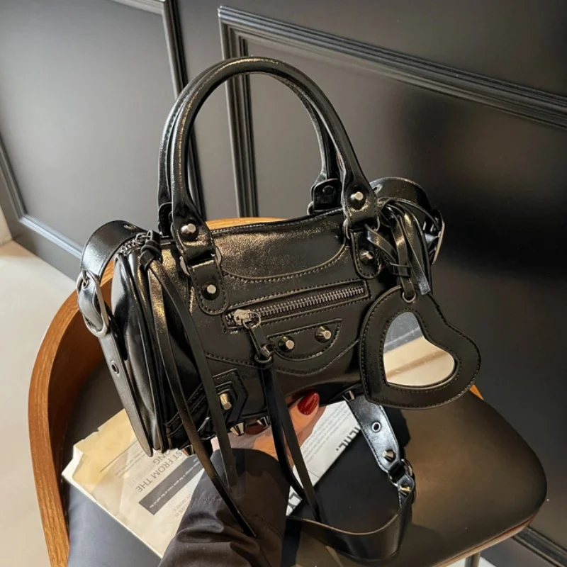 style classique, sac à main de style moto le plus vendu avec un design semblable à un oreiller, doté d'un style bandoulière unique et polyvalent