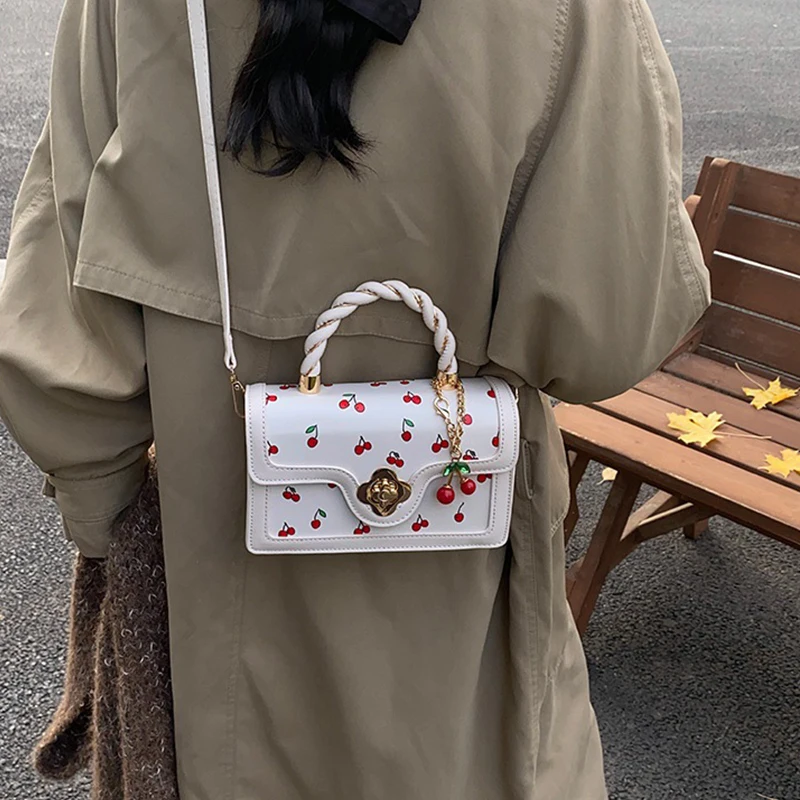 petit sac à bandoulière carré tendance pour femmes, sac à main de qualité, nouveau style, sac à bandoulière noir à rabat