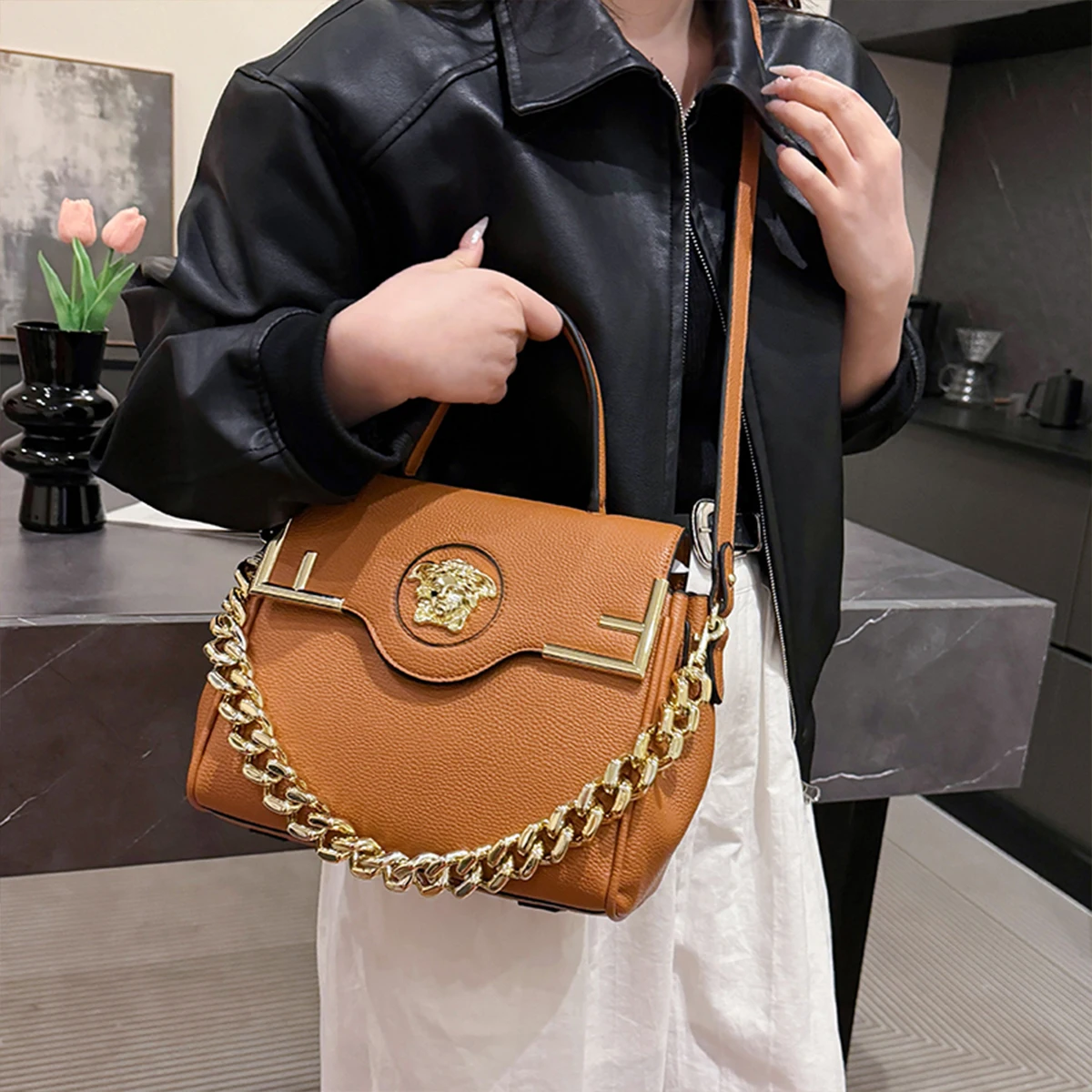 sac à main chic luxe inspiré de la méduse, texture cuir pu, rabat de grande capacité, chaîne magnétique, sangle réglable, sac à bandoulière pour le quotidien