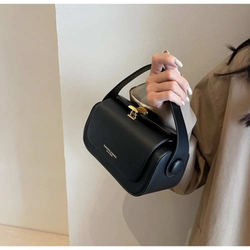 sac à bandoulière noir classique pour femmes, sacs carrés polyvalents rétro, sacs à main à rabat en cuir texturé de grande capacité, nouvelle collection 2024