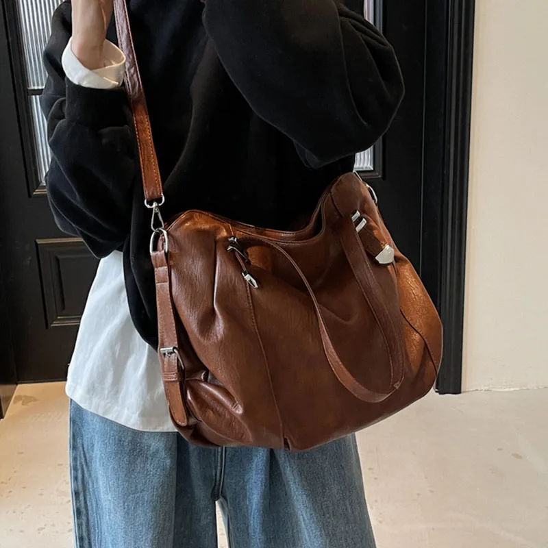 nouveau sac pour femmes à la mode, sac fourre tout rétro simple, sac à bandoulière de voyage courte distance, sac à main de style européen et américain, sac à bandoulière de banlieue de grande capacité