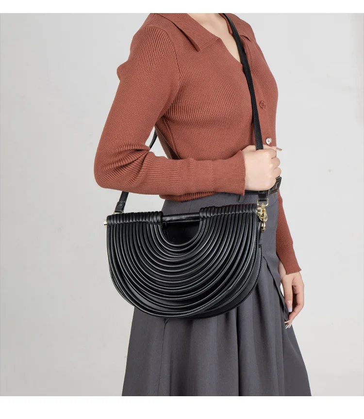sacs à main pour femmes 2025 nouvelle marque de créateur de luxe en or sacs à nouilles tissés à la main corde nouée tirée demi lune argent pochette de soirée