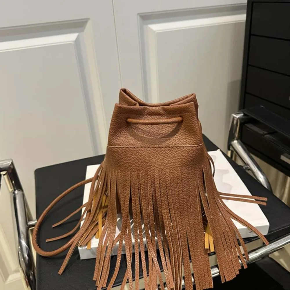 Sac seau à pompons élégant rétro, grande capacité, sac en PU avec cordon de serrage, bouton magnétique, Texture kaki, pochette à bandoulière pour Shopping