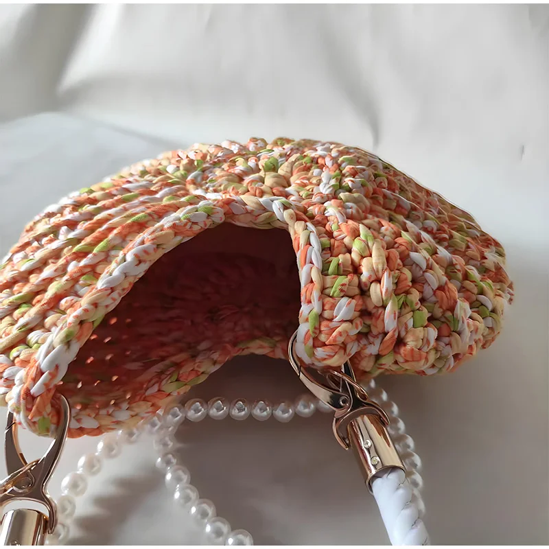 sac à bandoulière en tricot au crochet, sac à bandoulière tissé à la main avec chaîne de perles pour femmes, sac à main compact élégant et délicat