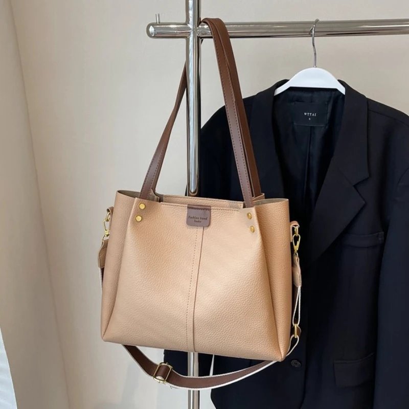sac fourre tout décontracté simple pour femme, sac à bandoulière, peau douce, sous les bras, grande capacité, recommandé, haute qualité, nouveau, 2025