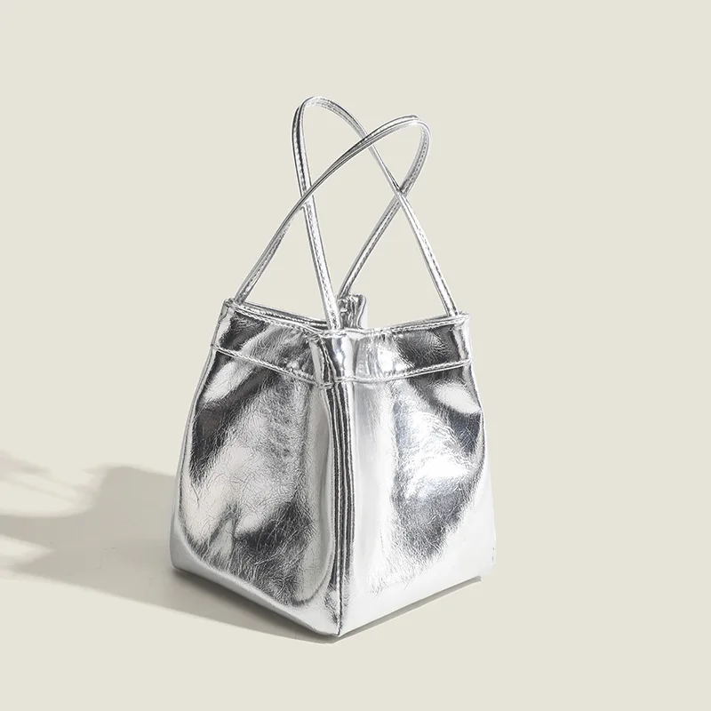 Sac seau argenté pour femmes, nouveau sac de boîte à déjeuner simple et à la mode, petit sac à main à texture de niche de style occidental, 2024