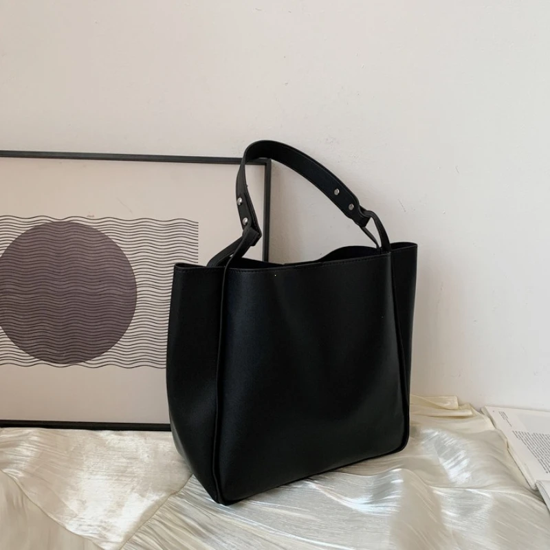 sacs à bandoulière seau simples pour femmes, nouveaux sacs à main de couleur unie rétro, fourre tout de grande capacité, sacs en cuir pu de grande capacité 2025