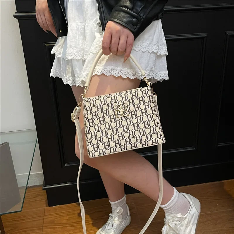 grand sac fourre tout à la mode avec fermeture éclair, vêtements multidirectionnels, parfait pour le travail et le week end, essentiels pour femmes, 2025