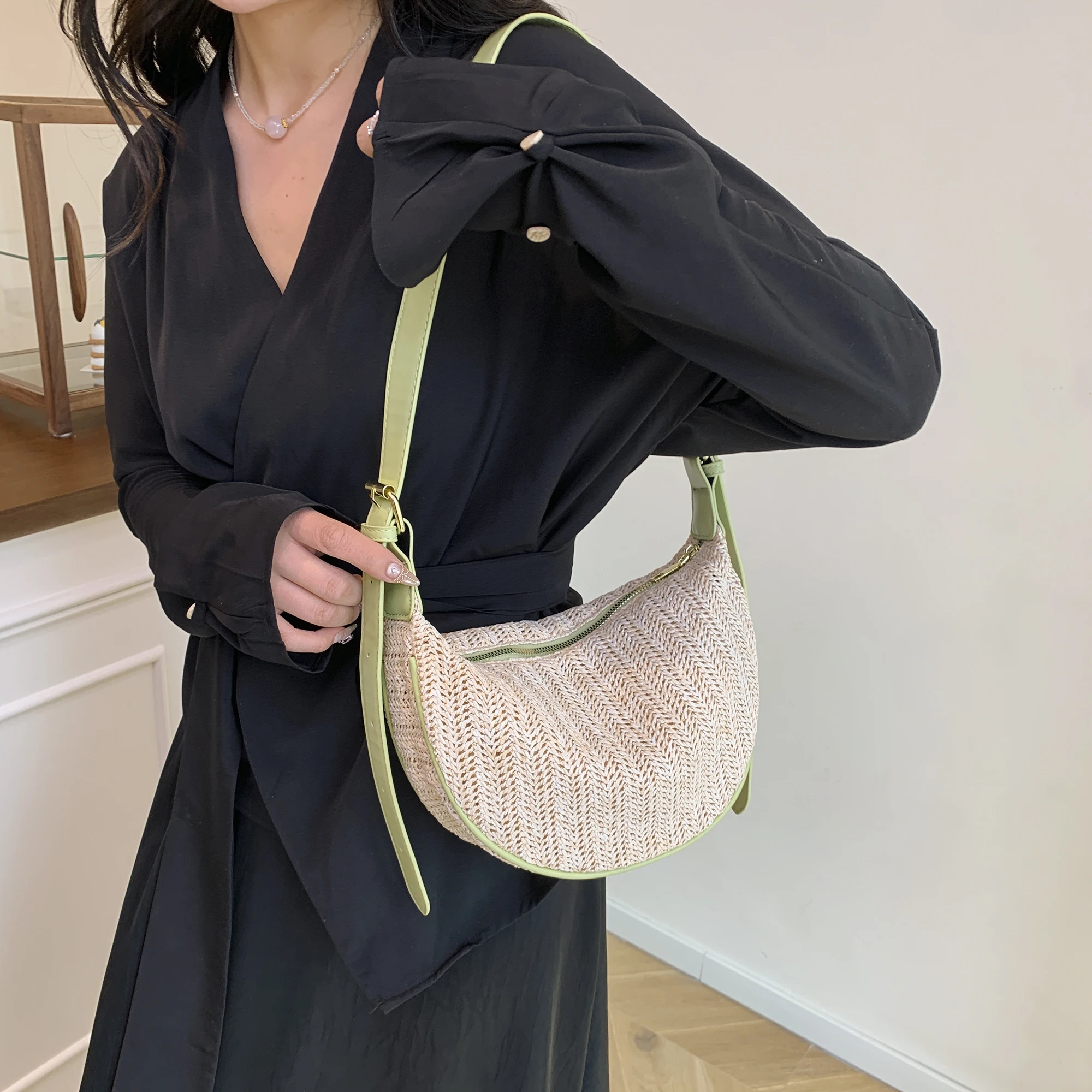 nouveau sac à main en paille à la mode pour femmes ; sac à bandoulière frais et élégant pour le travail et le shopping, polyvalent pour les femmes