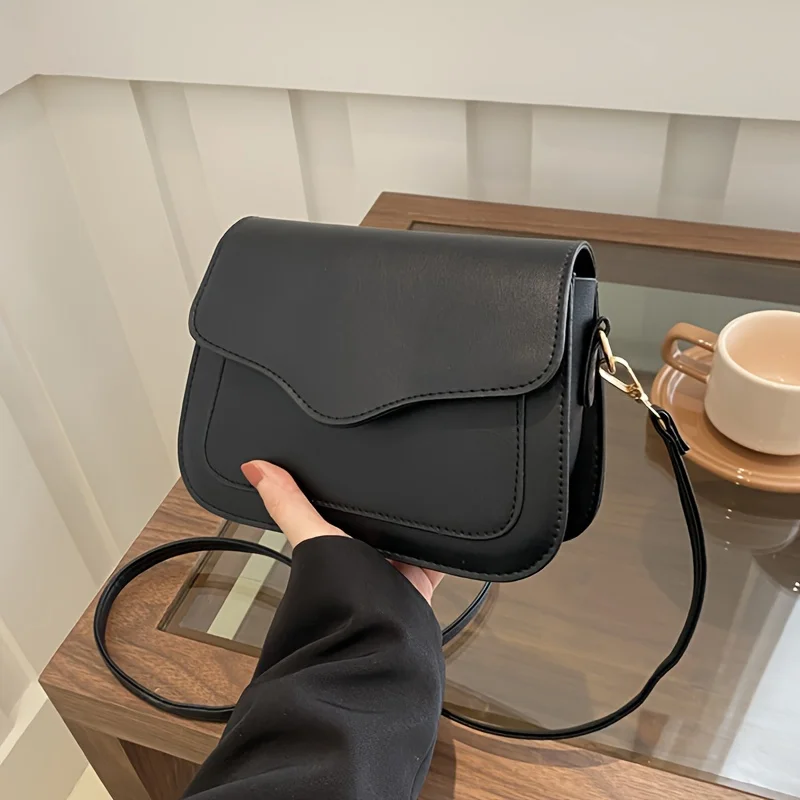 mini sac de selle carré chic pour femmes, couleur unie, sac à bandoulière en cuir synthétique, fermeture à boucle, petit sac carré polyvalent