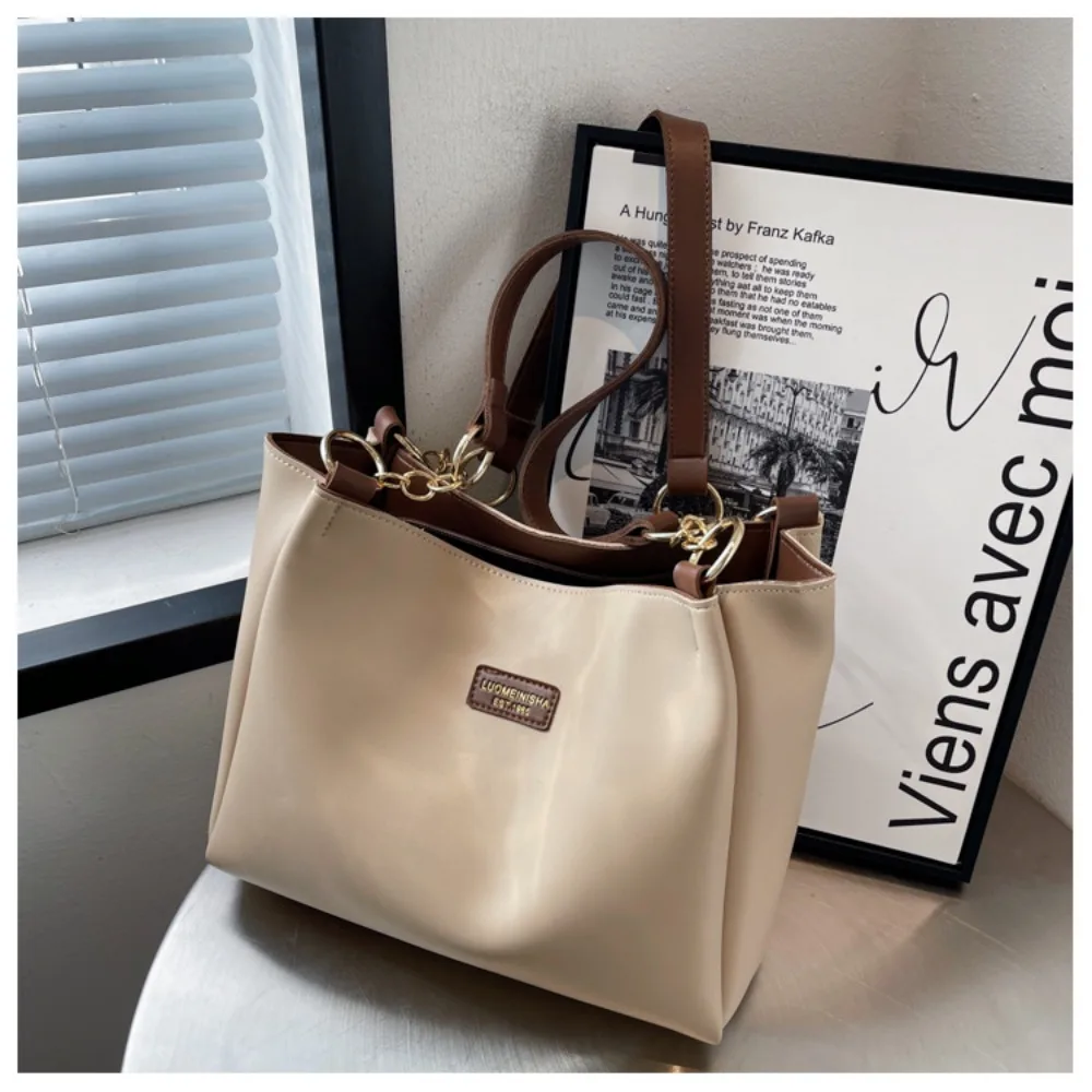 sac fourre tout tendance pour femmes, sac à bandoulière léger de grande capacité de luxe, sac de banlieue abordable de haute qualité, nouvelle collection 2025