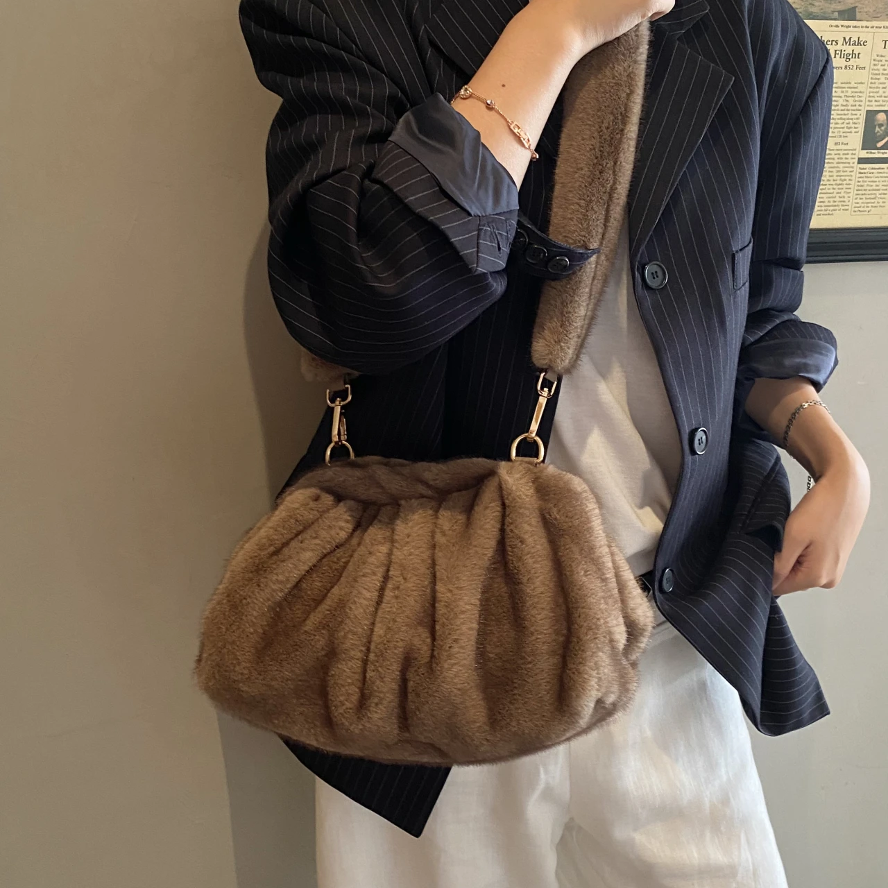 sacs hobo en peluche douce pour femmes, sac à main de styliste en fausse fourrure moelleuse, pochette de luxe, sac à bandoulière à coque d'hiver