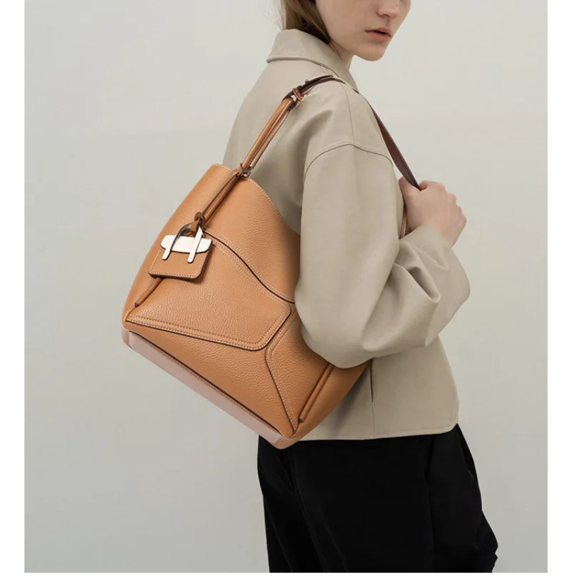 sac fourre tout automne et hiver nouvelle texture de cuir à la mode et polyvalent pour les déplacements, grand sac de grande capacité, sac à aisselles pour femmes