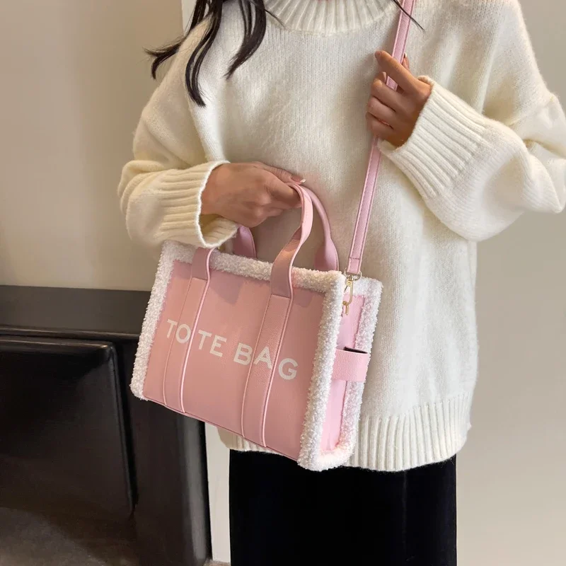 sac à bandoulière matelassé de couleur unie pour femmes, sac à main tendance, style décontracté, bord en peluche, détail, fermeture éclair, sorties idéales