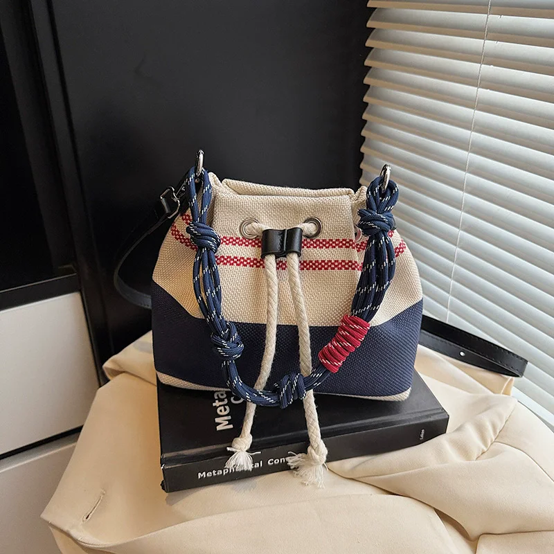Sacs seau en toile, sac à main seau pour femmes, nouvelle mode rétro d'été pour loisirs, sac à bandoulière asymétrique épaule dénudée