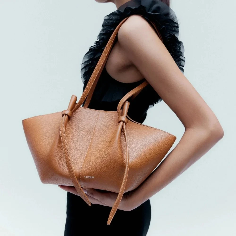 sac à main en cuir de vache pour femmes, 2025 fourre tout de luxe designer, sac rétro à bandoulière simple de grande capacité