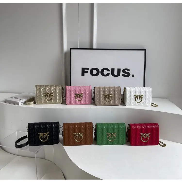 mini sac carré chic 2025, sac à main élégant avec sangle en chaîne, sac à bandoulière de luxe pour femmes pour le quotidien et la soirée