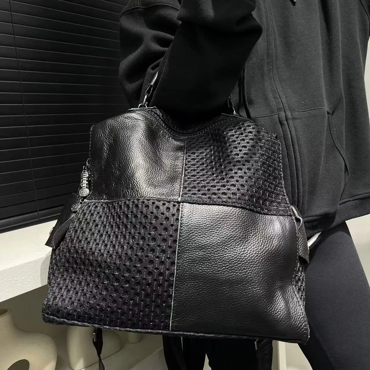 sac à main chic à panneaux en maille pour femme – sac à bandoulière polyvalent avec sangle amovible, parfait pour les sorties décontractées et les vacances