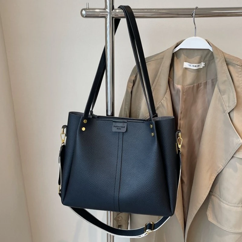 sac fourre tout décontracté simple pour femme, sac à bandoulière, peau douce, sous les bras, grande capacité, recommandé, haute qualité, nouveau, 2025