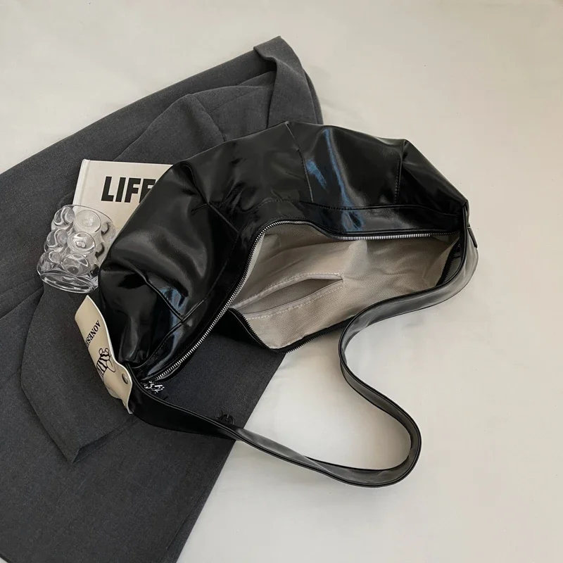 sac à bandoulière personnalisé pour femmes, nouveau design de haute qualité, sac à bandoulière simple en forme de boulette, offre spéciale, 2025