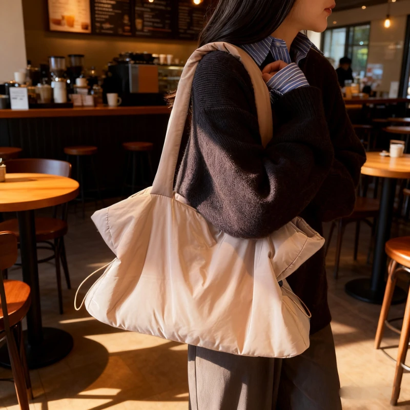 sac à bandoulière seau en nylon pour femmes, fourre tout de grande capacité, sac à main polyvalent rembourré en coton, sac de haute qualité guangzhou, automne hiver