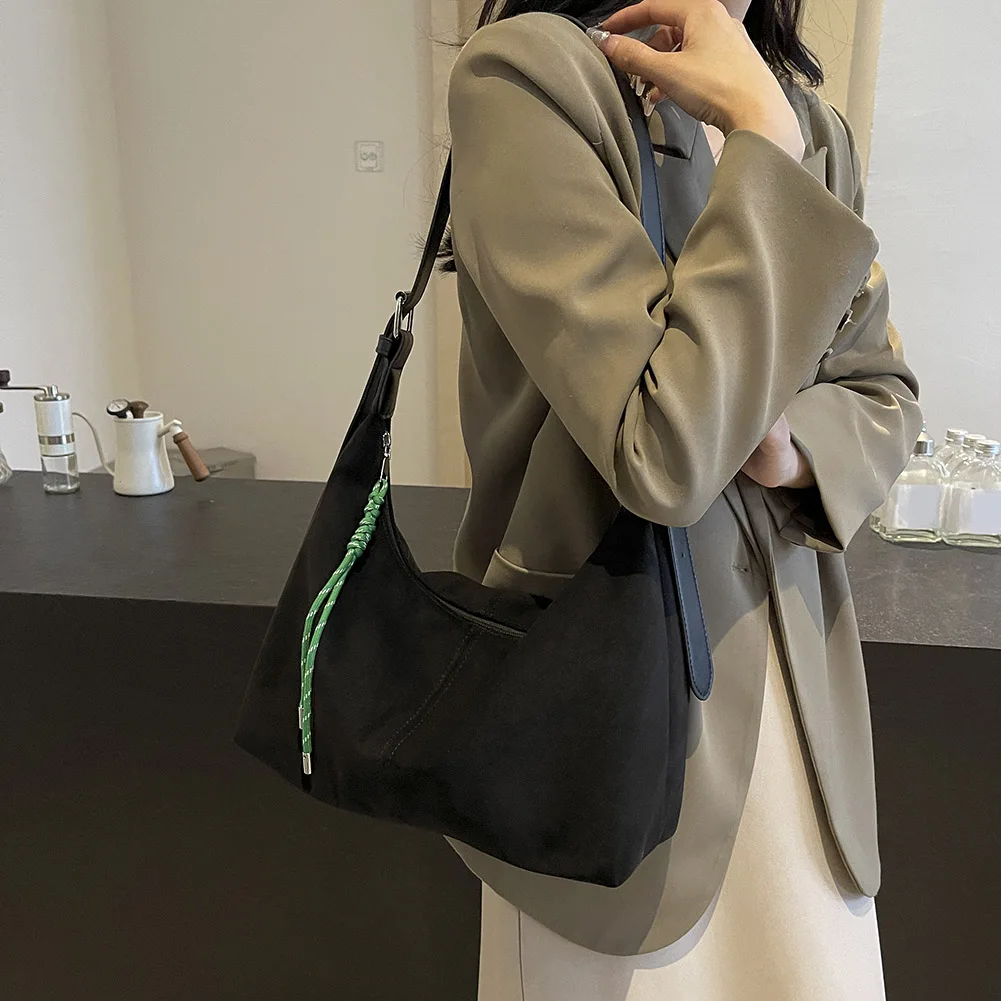 sac à bandoulière élégant en daim pour femmes, sac hobo en forme de croissant à sangle réglable pour le travail, les voyages et l'usage quotidien