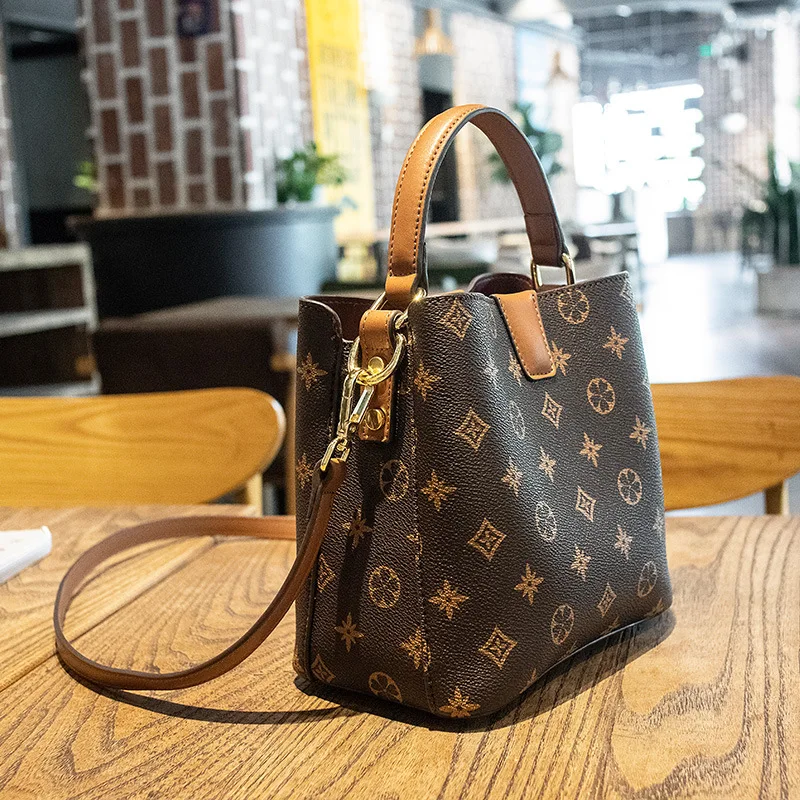 sac seau d'eau premium tendance automne/hiver 2023, sac à main simple à bandoulière simple pour les déplacements à la mode