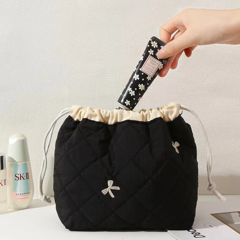 trousse de maquillage matelassée, trousse à cosmétiques florale, trousse de toilette de voyage mignonne, pochette à cordon esthétique douce rembourrée pour femmes et filles