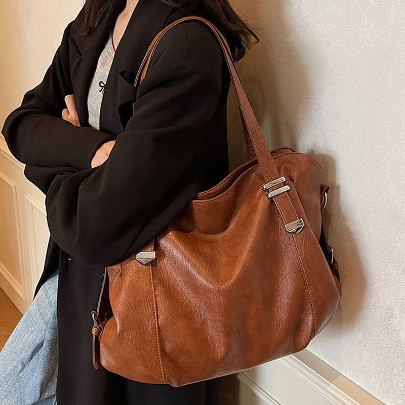 nouveau sac pour femmes à la mode, sac fourre tout rétro simple, sac à bandoulière de voyage courte distance, sac à main de style européen et américain, sac à bandoulière de banlieue de grande capacité