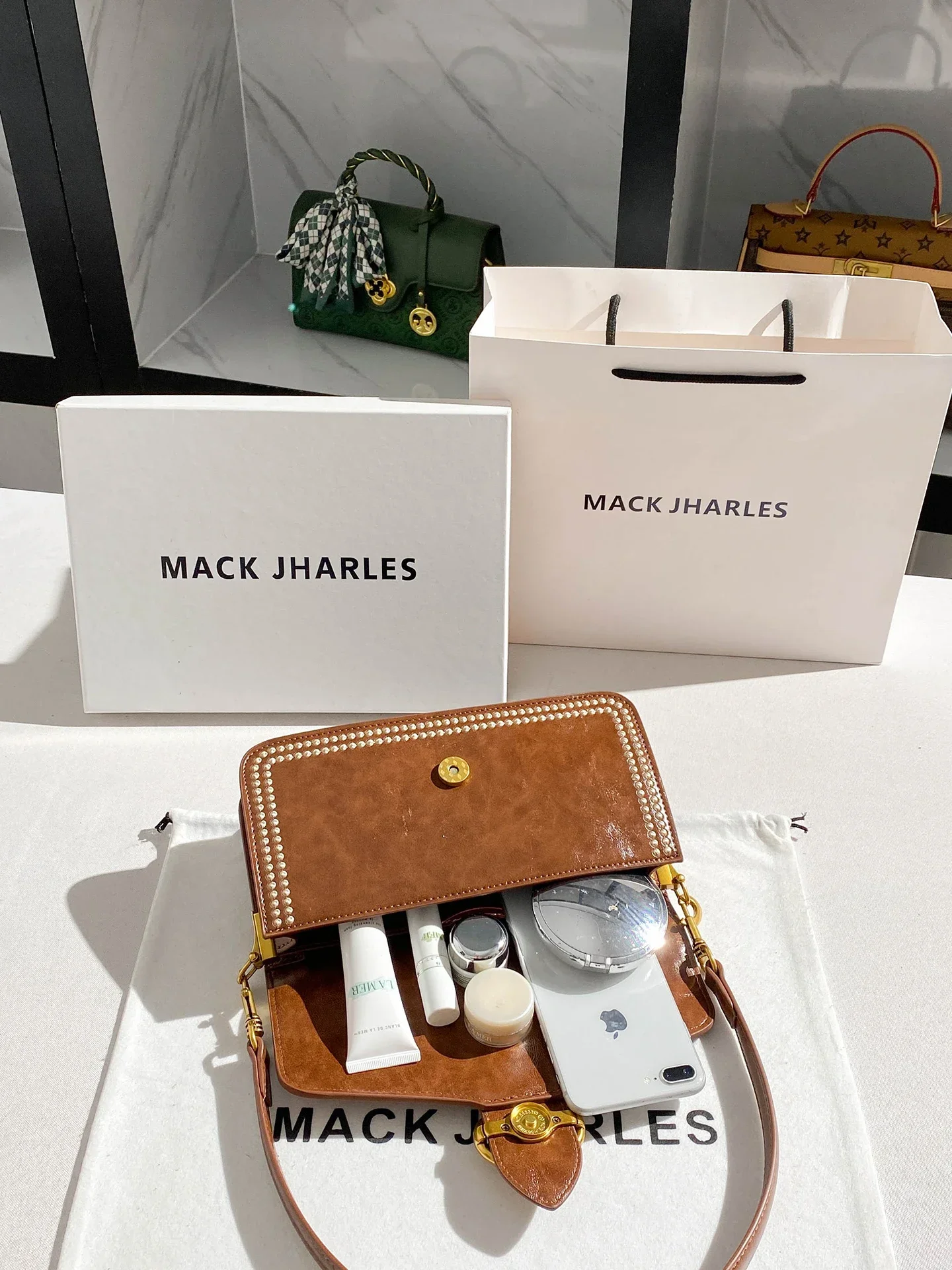 sacs de créateurs vintage et de luxe avec style rétro et broderie délicate pour femmes, nouvelle mode et sac à bandoulière populaire pour fête
