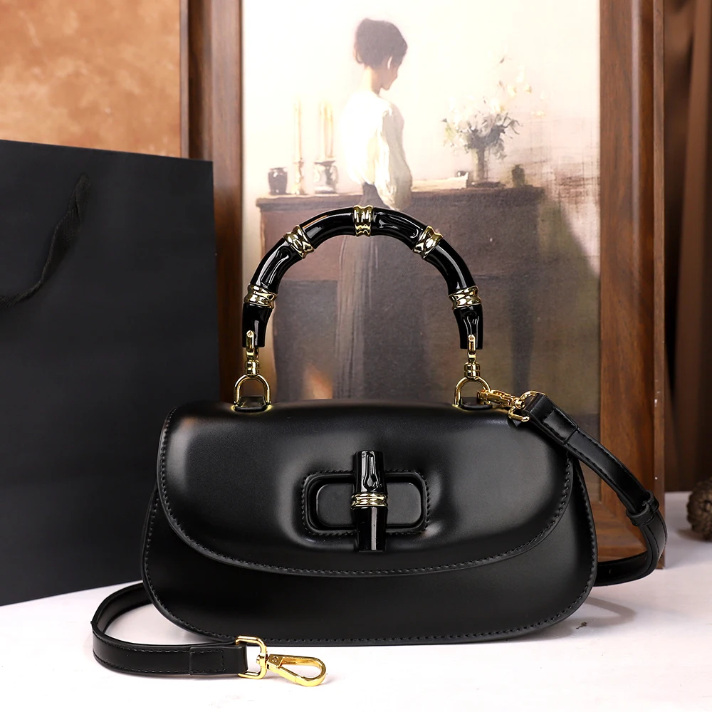 le nouveau sac de selle à main en bambou 2025 est un petit sac à bandoulière polyvalent et haut de gamme pour femmes