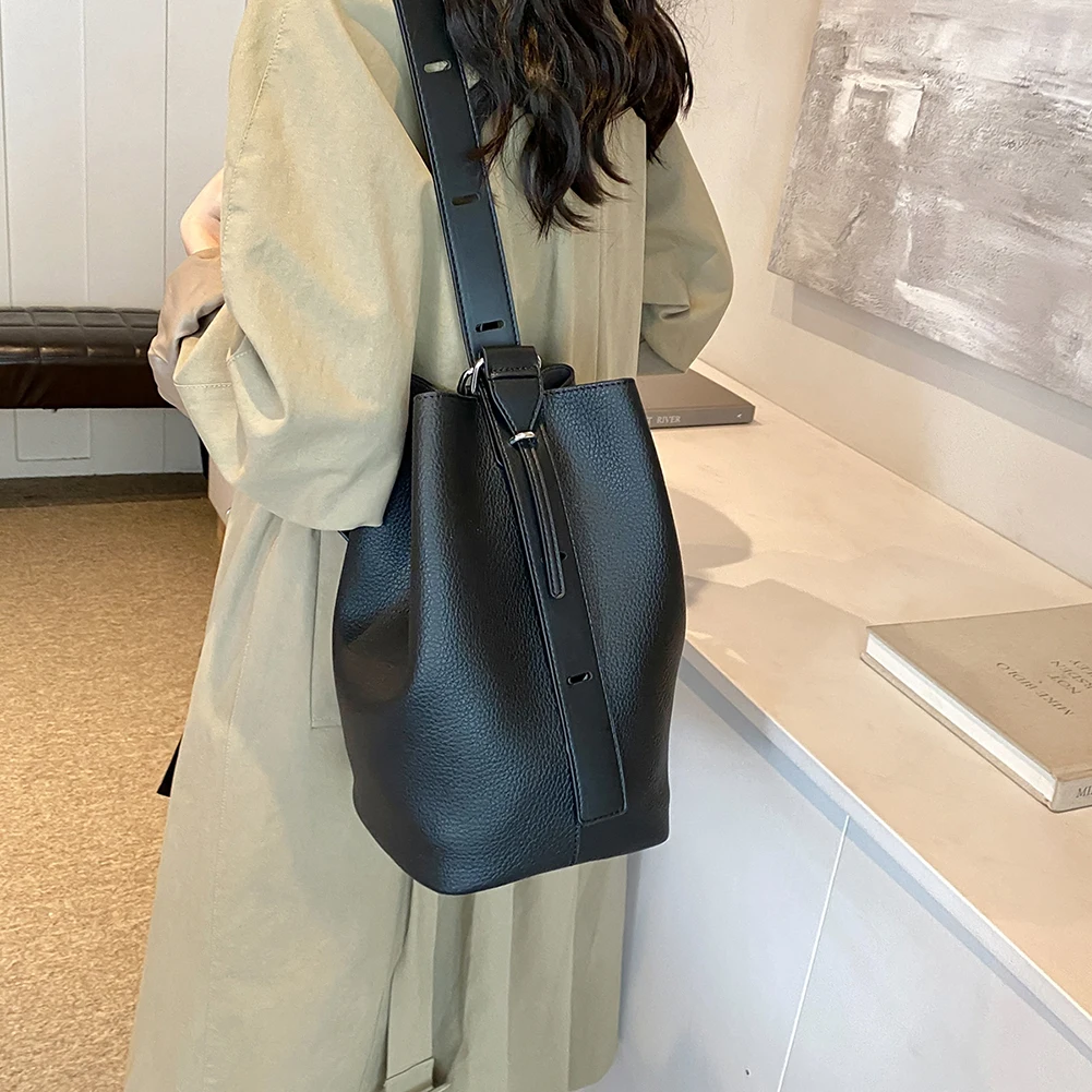 sac seau pour femmes, sac à bandoulière à sangle réglable en cuir végétalien avec poche intérieure, sac hobo solide pour le travail et les voyages