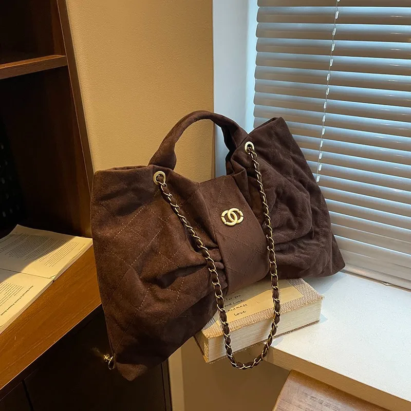 Sac à bandoulière matelassé en velours pour femmes, sac à bandoulière élégant avec accent d'arc sous les bras, sac à bandoulière en fourrure douce, sac à main Chic d'hiver