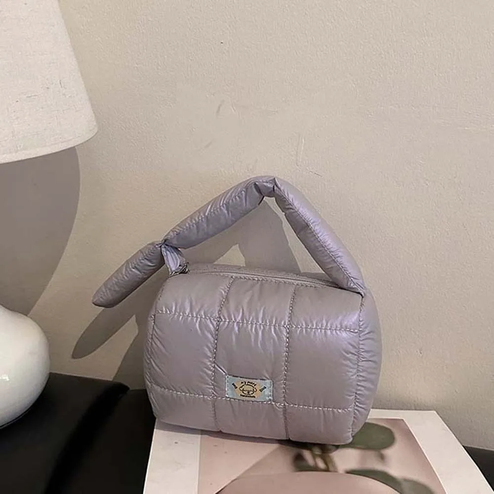 sac matelassé à grille plissée en nuage, grande capacité, organisateur de cosmétiques portatif en nylon, pochette fourre tout bouffante de couleur unie tridimensionnelle