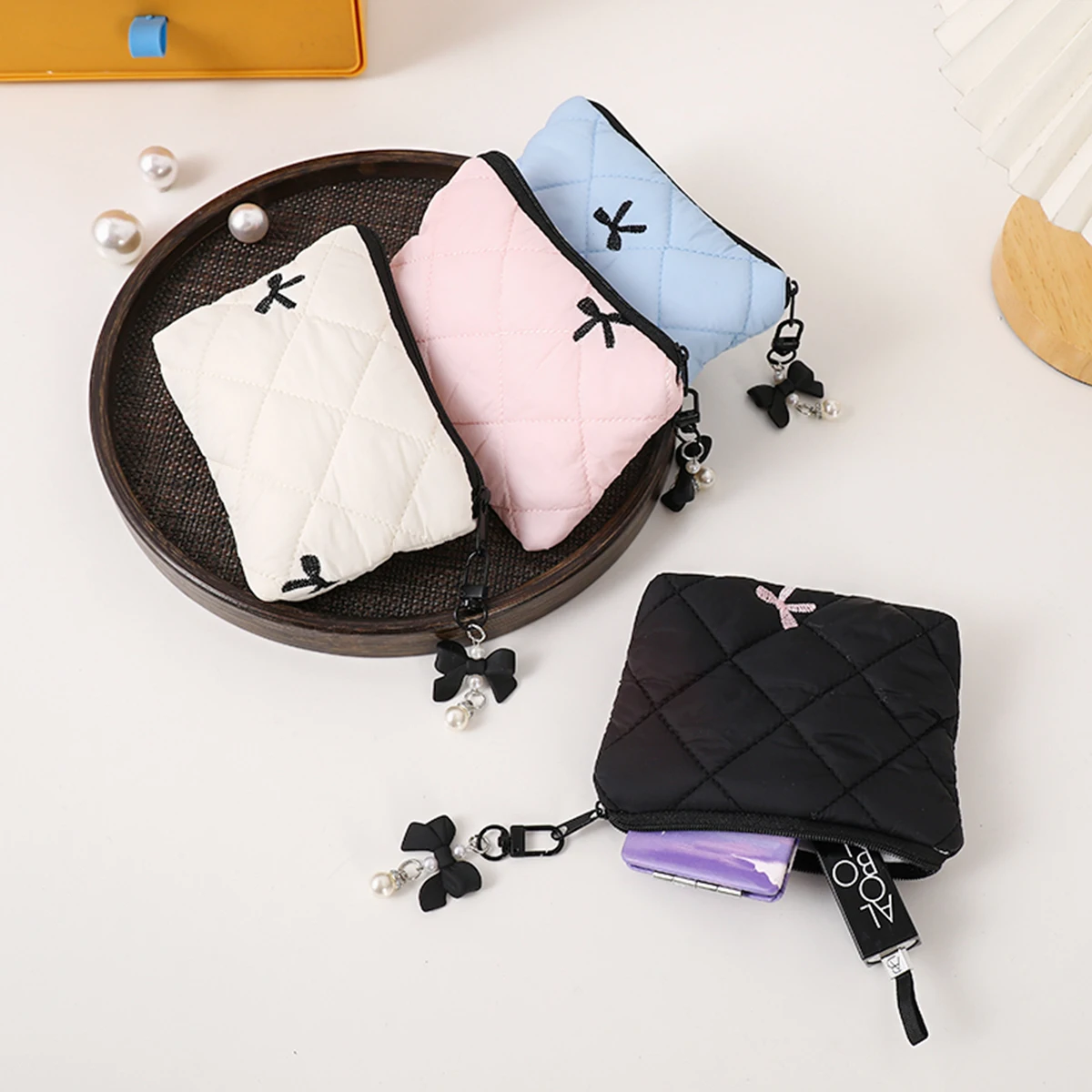 trousse de maquillage à nœud matelassé, pochette de voyage portable pour rouge à lèvres, écouteurs et petits articles, pochette à main exquise