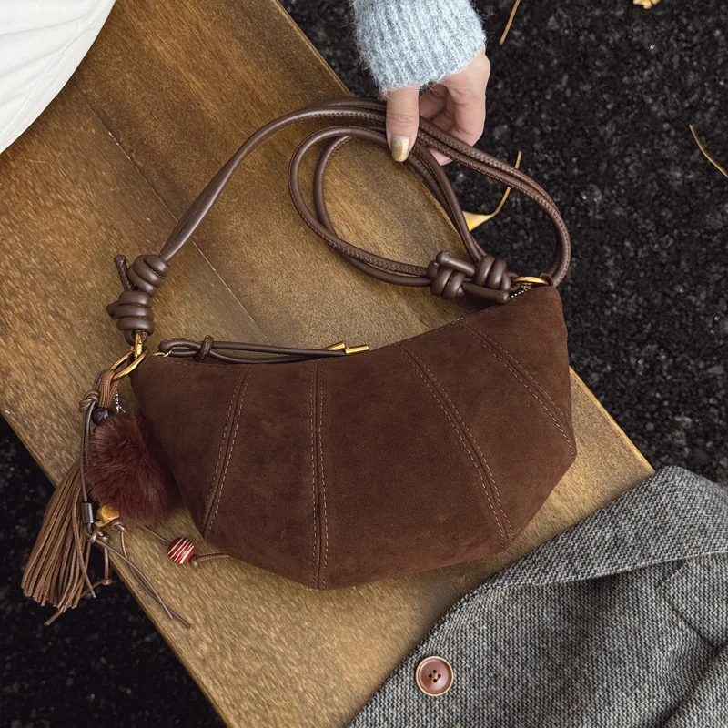 2025 nouveau sac croissant mat moka pour femmes, sac à main à bandoulière hobo vintage, sac à bandoulière marron doux, texturé et polyvalent 